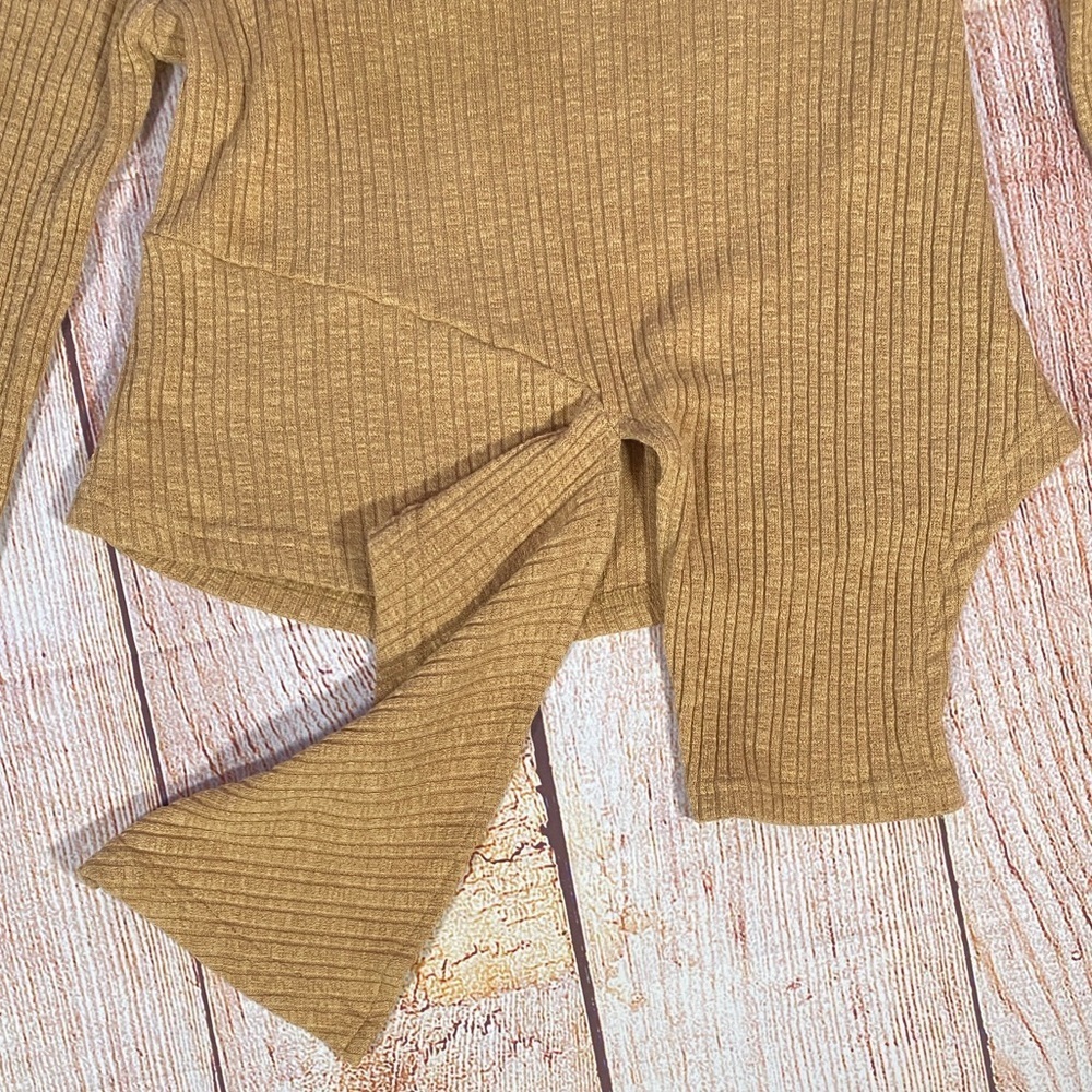 as Ribbed Knit Long Sleeve Top Women’s S Tan Cozy Great Condition - Picture 5 of 10